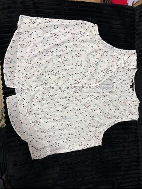 Zac & Rachel White Sleeveless Floral Button Tank